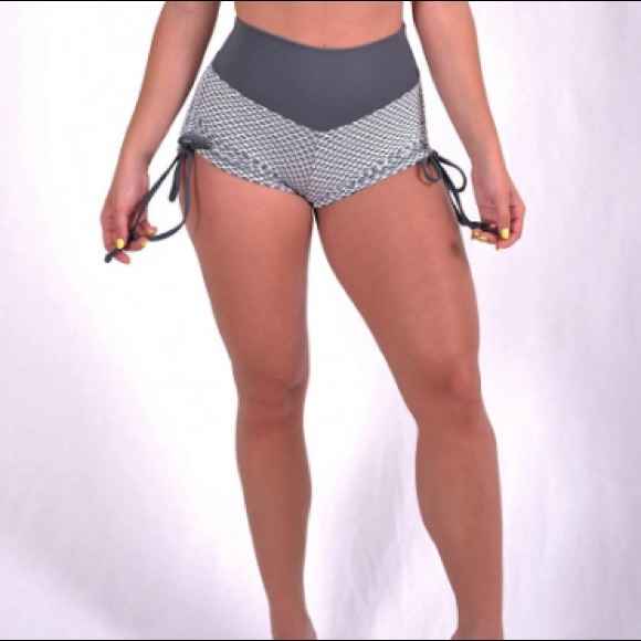 CLS sportswear scrunch shorts - Picture 2 of 4